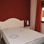 Edificio Reyes * La Adrada
