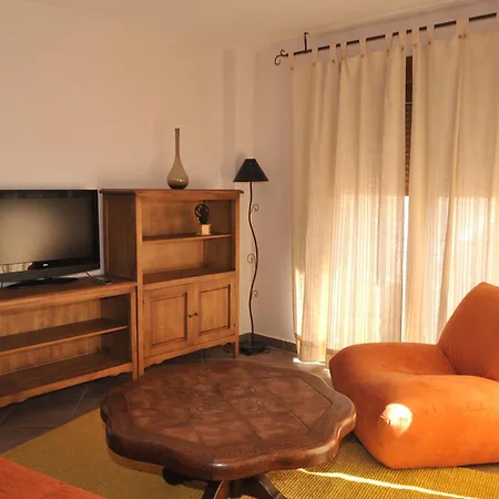 Edificio Reyes Apartment La Adrada